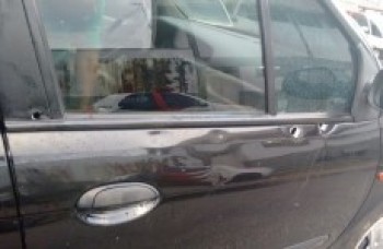 Menor é ferido durante troca de tiros após roubo de carro