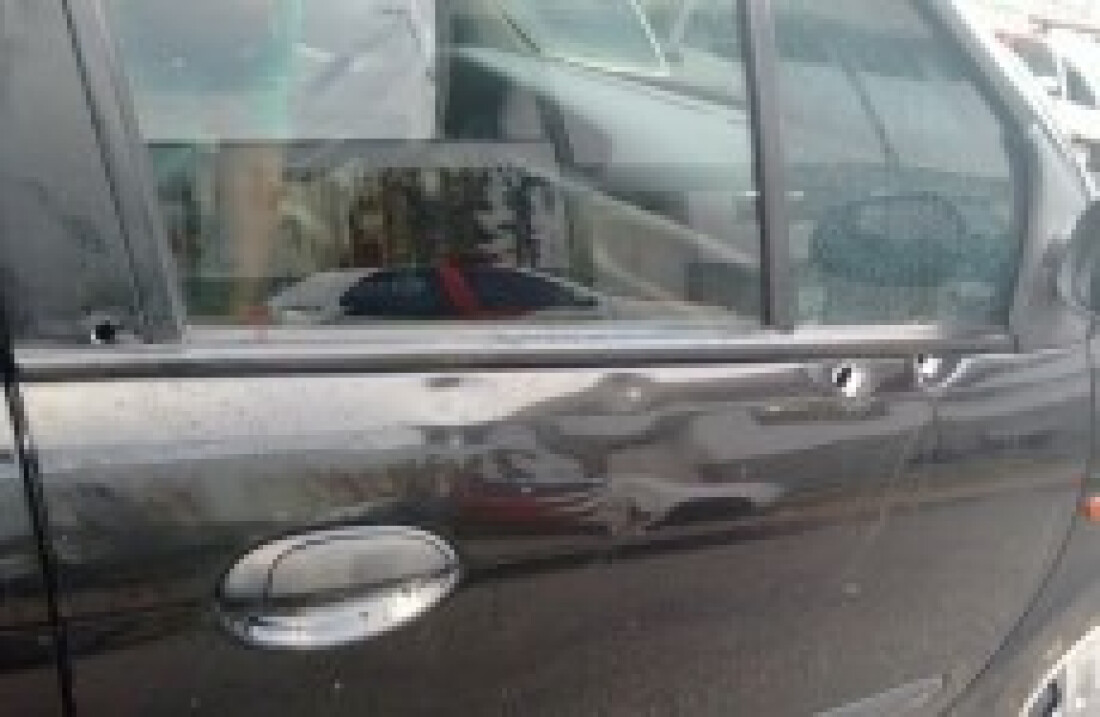 Menor é ferido durante troca de tiros após roubo de carro