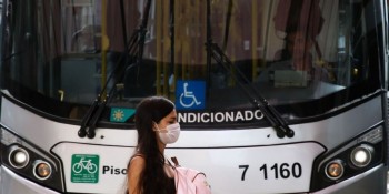 Fiocruz considera prematura retirada de máscaras e passaporte