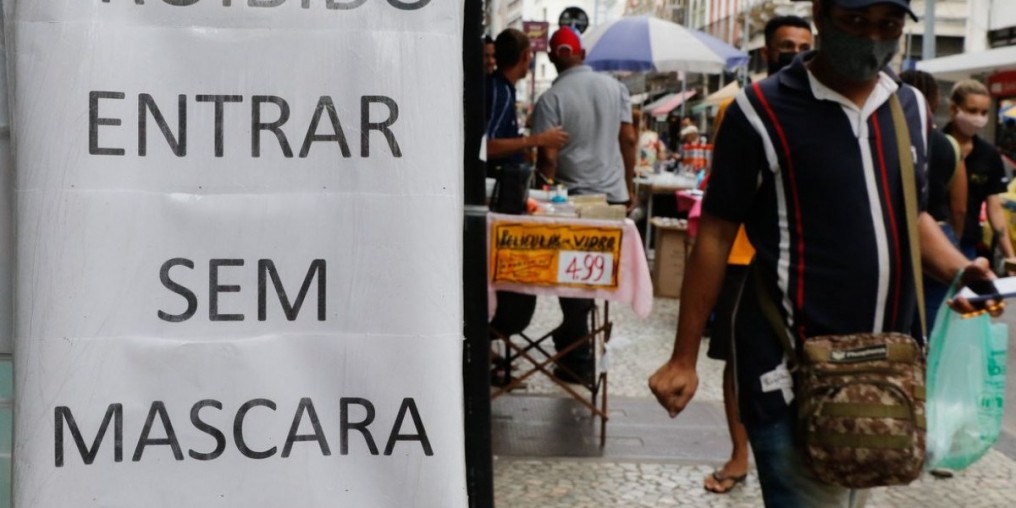 Covid-19: em dois anos, variantes e vacinas moldaram fases da pandemia
