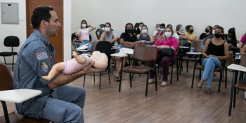 Bombeiros realizam treinamento para creches