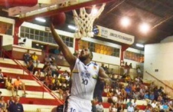 Mogi/Helbor vence São José, mas não garante G4 do NBB