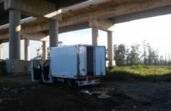 Dois veículos e carga são recuperados pela PM