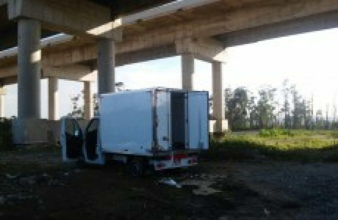 Dois veículos e carga são recuperados pela PM