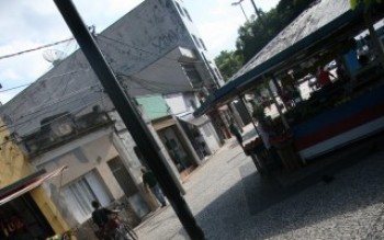 População se queixa de abandono em praça