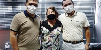 Servidora da Saúde recebe homenagem da Prefeitura