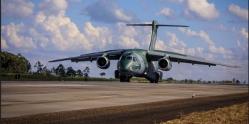 Avião da FAB parte na segunda para resgatar brasileiros na Polônia