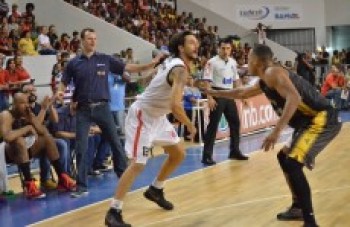 Mogi sofre, mas derrota o Vitória