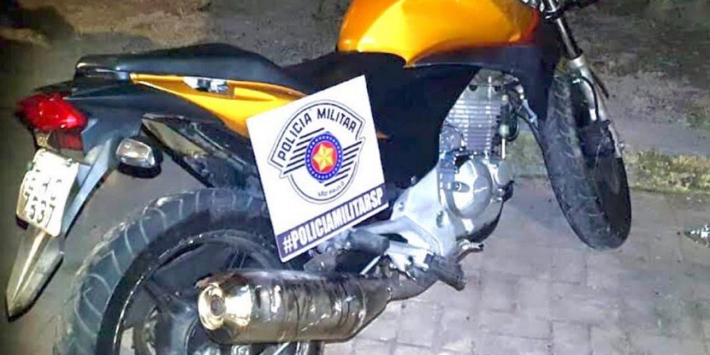 PM detém suspeito e recupera motocicleta roubada