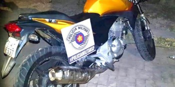 PM detém suspeito e recupera motocicleta roubada