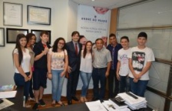 Alunos da Amoa visitam Prado e conhecem Alesp