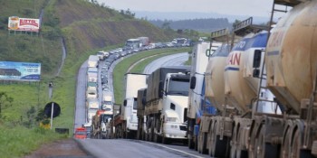Motorista encontra lentidão em rodovias do litoral sul paulista