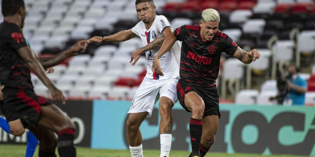 Tentando se aproximar do líder Fluminense, Flamengo enfrenta Resende