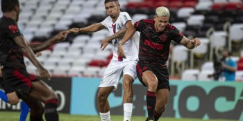 Tentando se aproximar do líder Fluminense, Flamengo enfrenta Resende