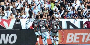 Com time reserva, Fluminense supera Vasco e mantém liderança