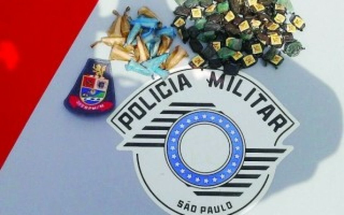 Jovens são detidos com drogas em Itaquá