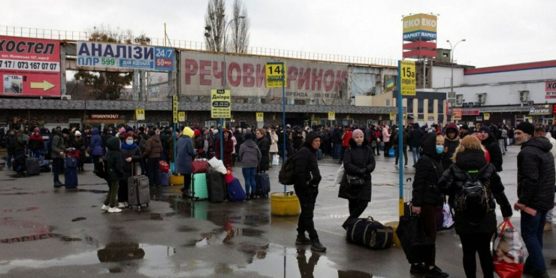 Embaixada do Brasil em Kiev anuncia trem para retirada de brasileiros