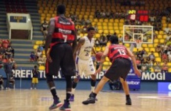 Mogi vence baianos e abre boa vantagem