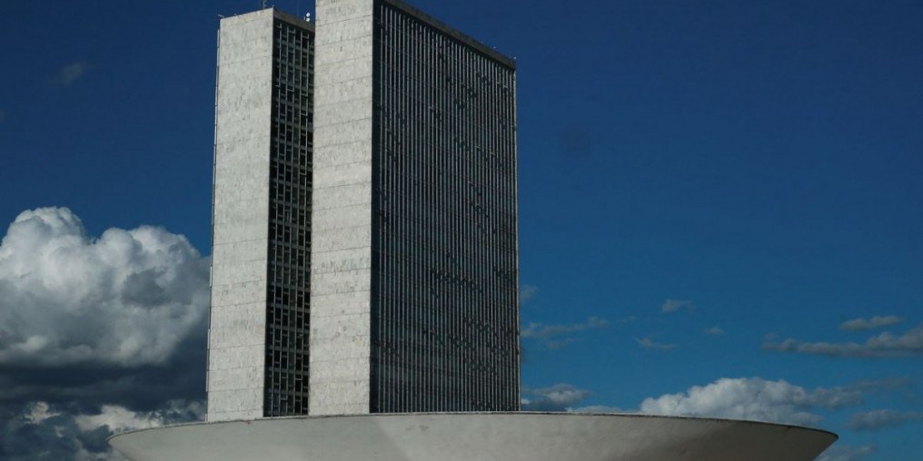 Câmara aprova PL que deixa SUS discordar da Anvisa no uso de remédios