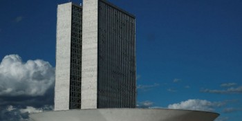 Câmara aprova PL que deixa SUS discordar da Anvisa no uso de remédios