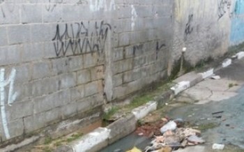 Vazamento de esgoto em Poá: