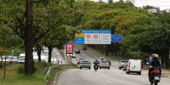 Sancionada com vetos lei que pune quem incentiva violência no trânsito