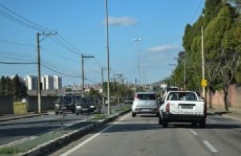 Equipes executam reparos na avenida João XXIII