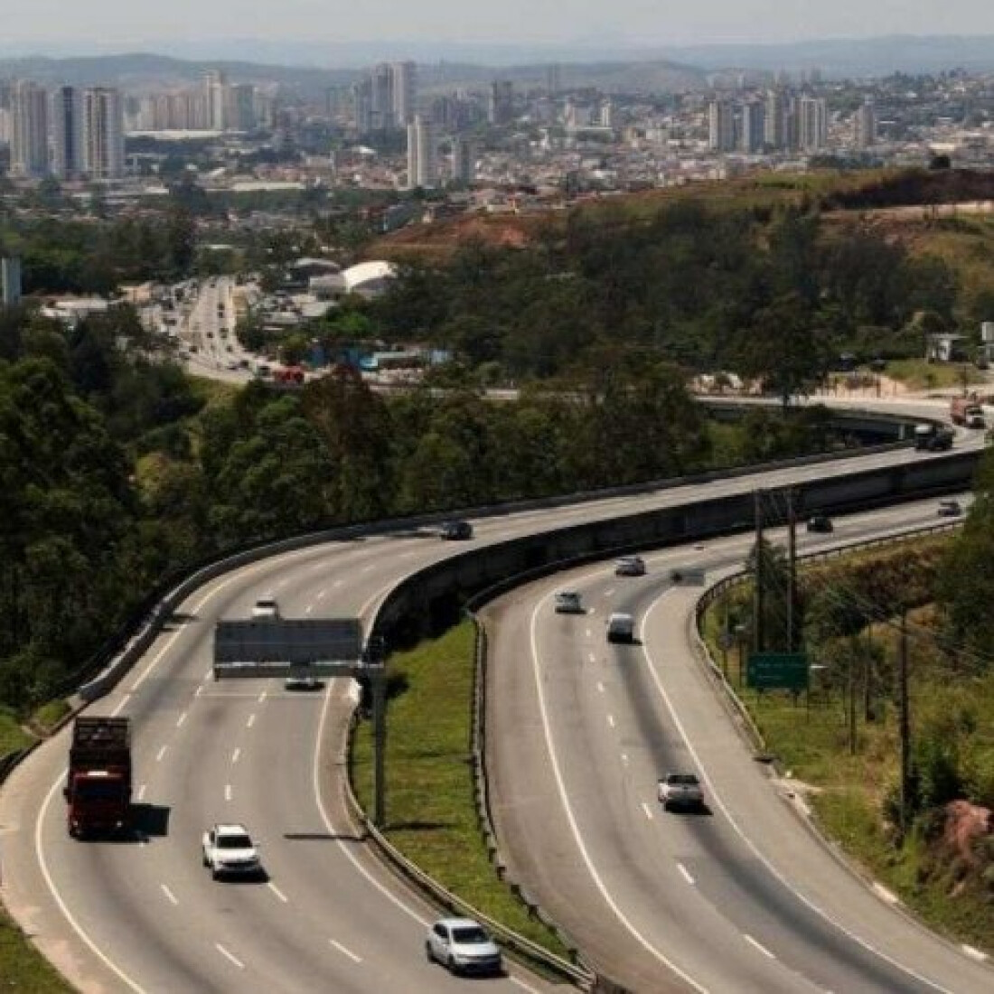 Dois são detidos por roubo em rodovia no Alto Tietê