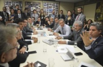 Rapidez da comissão do impeachment é criticada