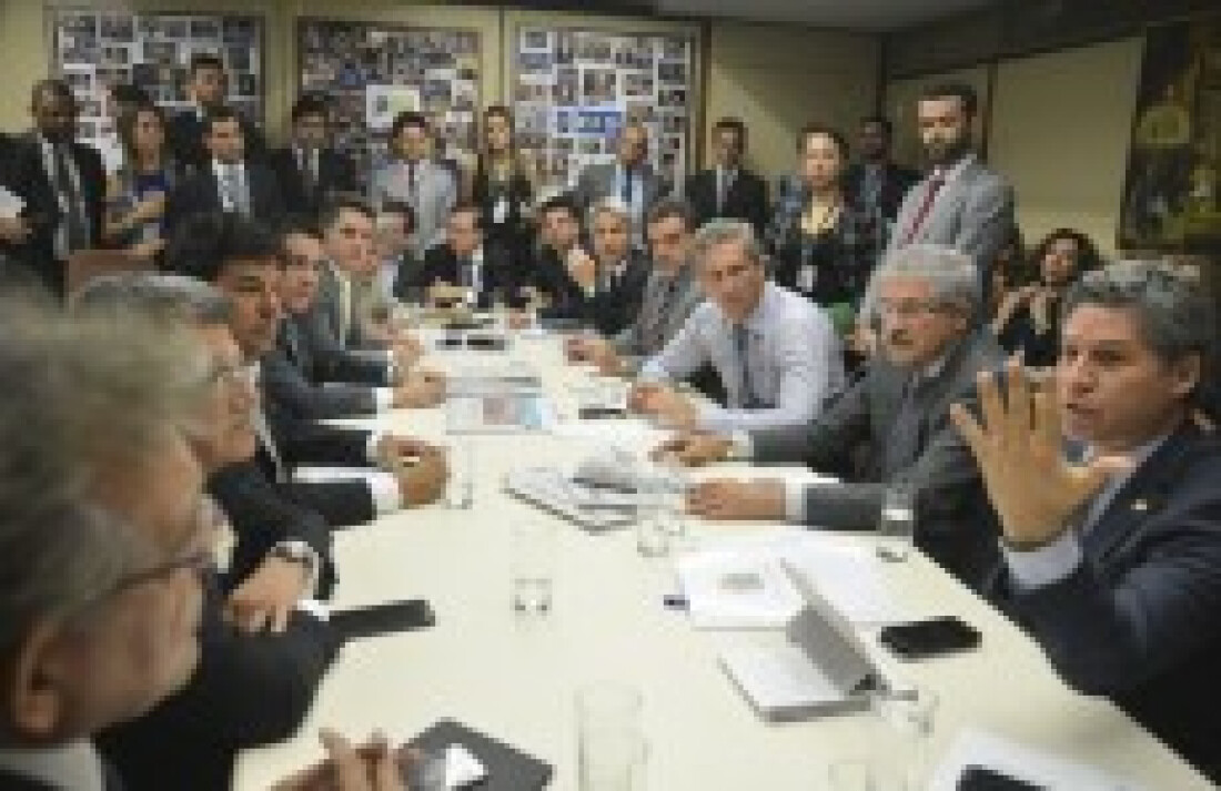 Rapidez da comissão do impeachment é criticada
