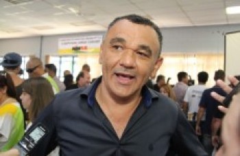 Izidro 'costura' alianças