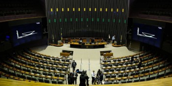 Câmara aprova, em primeiro turno, PEC que extingue terrenos de marinha