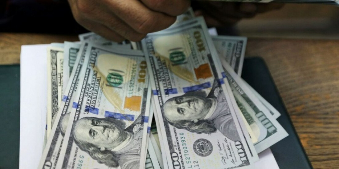 Dólar cai para R$ 5,05 e fecha no menor valor em quase oito meses