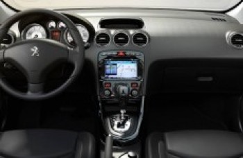 Peugeot 308 1.6 16v oferece mais estilo e sofisticação