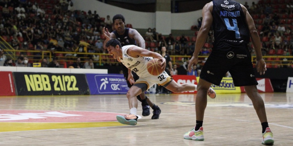 Mogi Basquete vence Brasília e busca recuperação no NBB