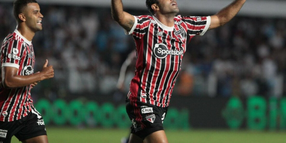 São Paulo atropela Santos e completa 4 jogos sem perder no Estadual