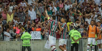 Fluminense derrota Athletico-PR e permanece na ponta do Brasileiro