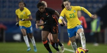 Luana celebra volta à seleção feminina após lesão e já mira a França