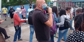 Apeoesp e Coletivos fazem ato contra transfobia na Escola Galdino