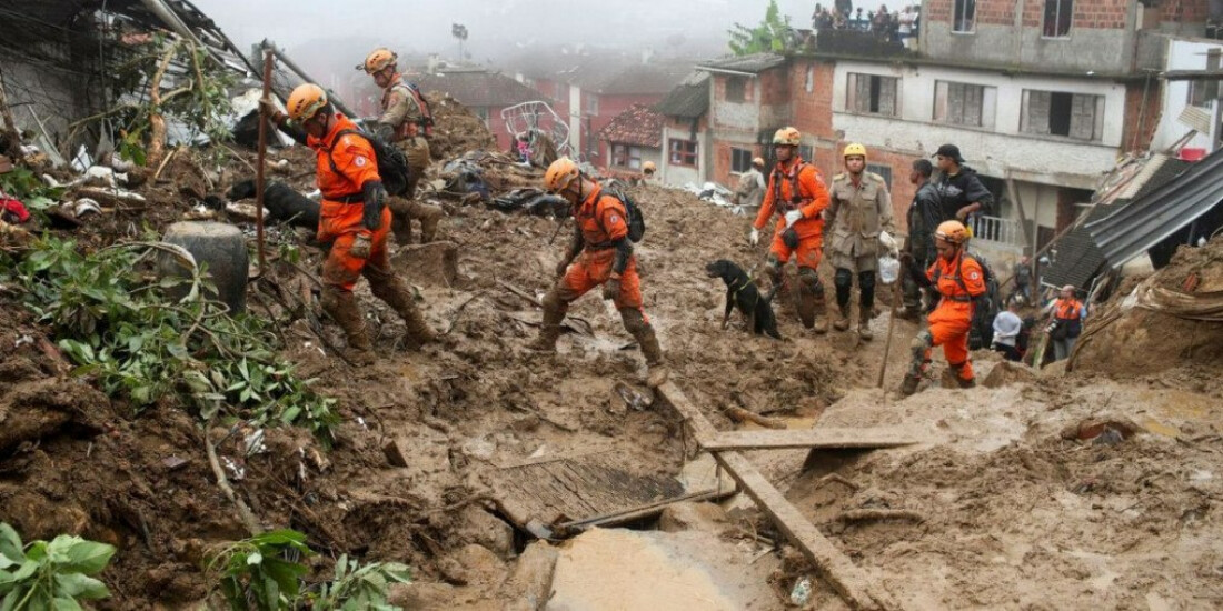 Petrópolis: moradores arrecadam roupas e alimentos para desabrigados