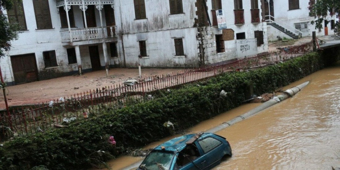 Petrópolis tem 38 óbitos e expectativa de mais chuva ao longo do dia