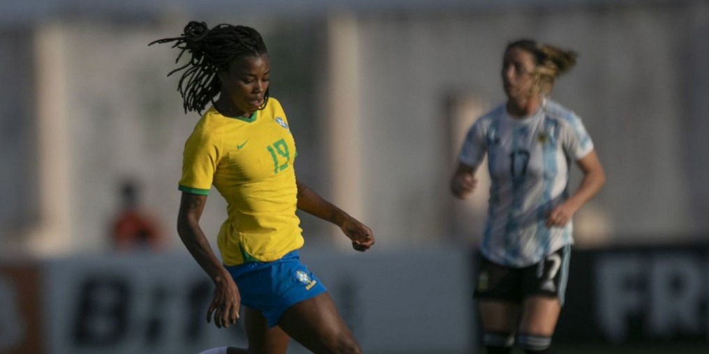 Pia convoca três jogadoras na véspera da estreia em torneio da França