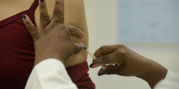 Número de casos de covid-19 chega a 27,5 milhões no Brasil