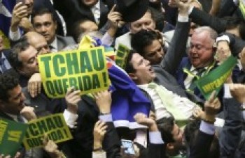 Oposição consegue mais votos que o necessário