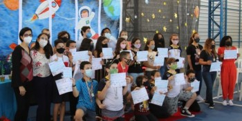 Alunos medalhistas recebem bolsas de iniciação científica