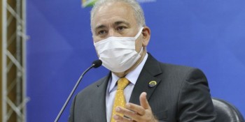 Ministro pede aos pais que levem seus filhos para vacinar contra covid