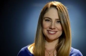 Juliana Baroni celebra o sucesso da trama do SBT