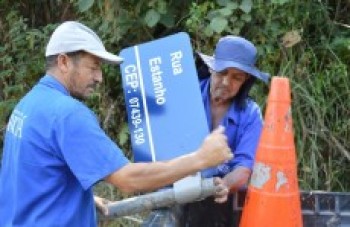 Placas de identificação de rua são substituídas na Chácara Copaco: