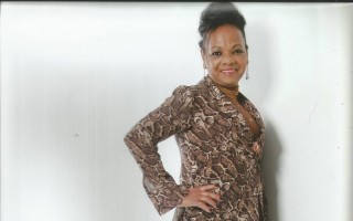 Ex-catadora de recicláveis lança um livro de poesias