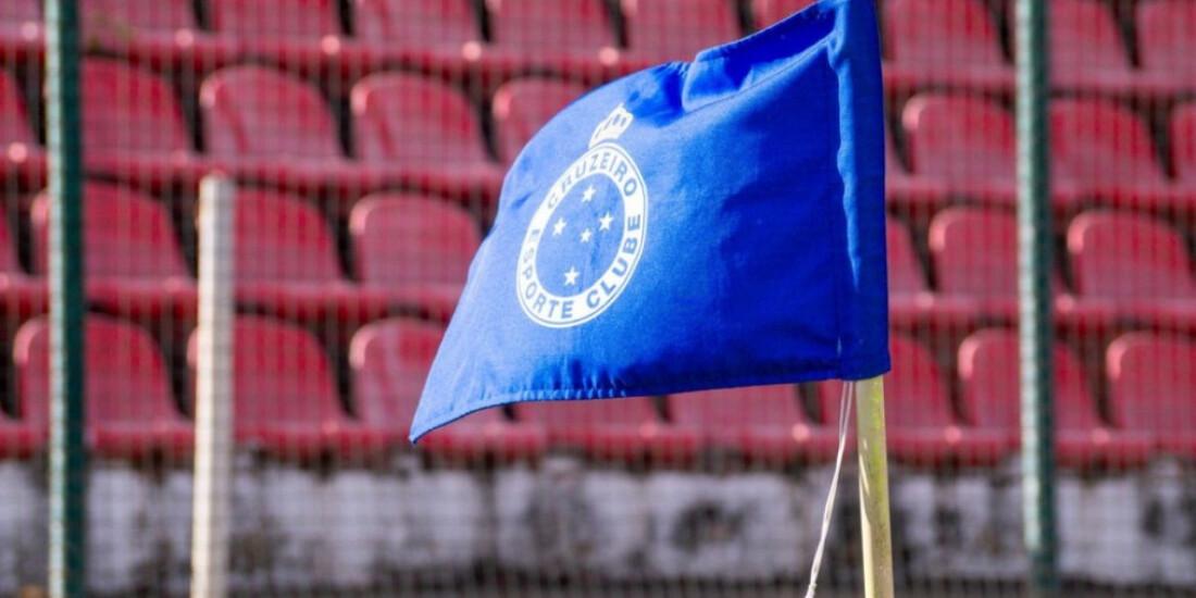 Edu marca nos acréscimos e leva Cruzeiro à liderança do Mineiro